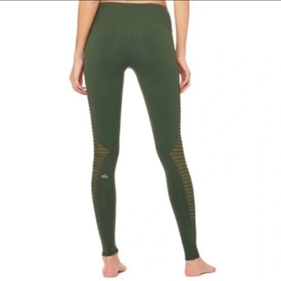 SOLD Alo Yoga Luminous Leggings, Green, Size Small - Picture 3 of 9